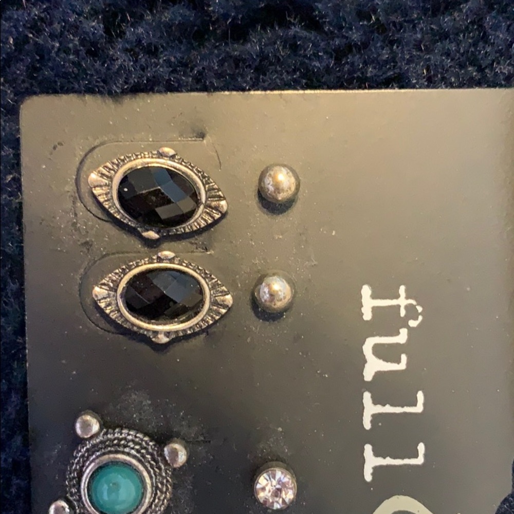Earring - Picture 2 of 5